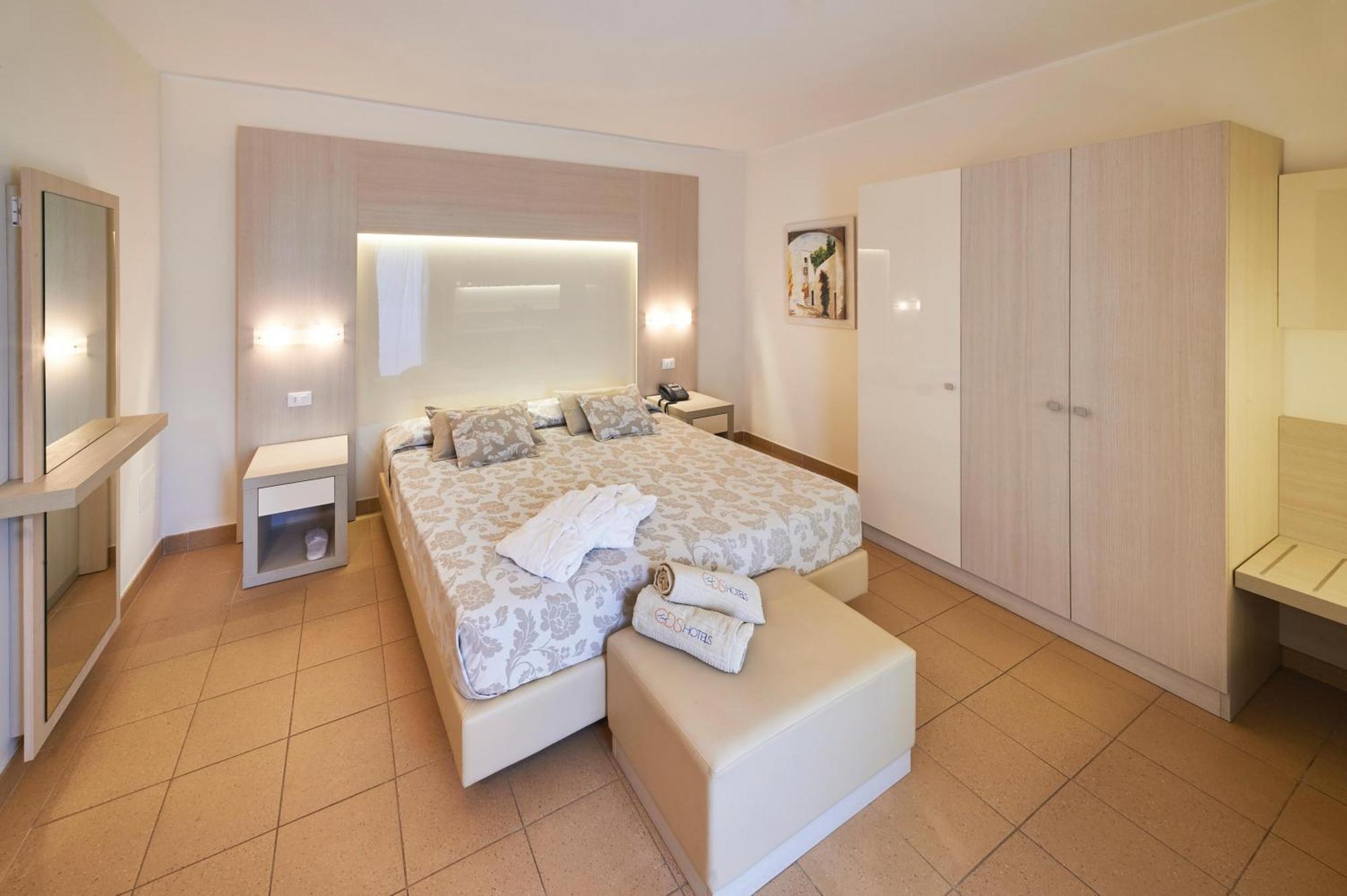 Quadruple Suite,1630865561:JPEG